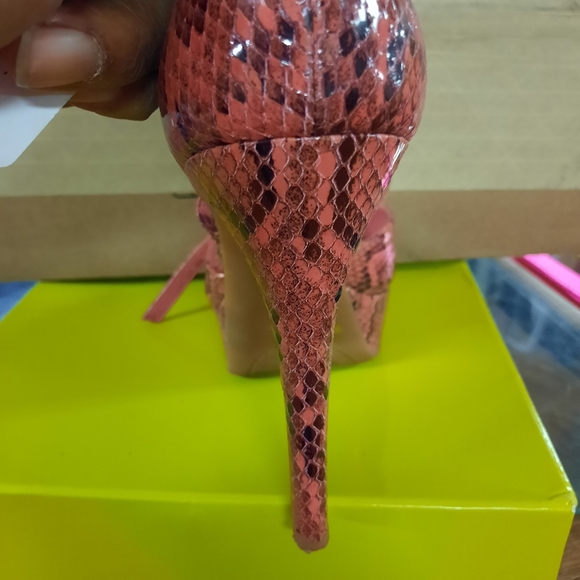 Shoes - Picture 2 of 4